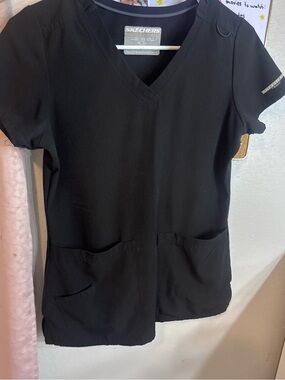 Skechers Women's Black V-Neck Scrub Top with Front Pockets